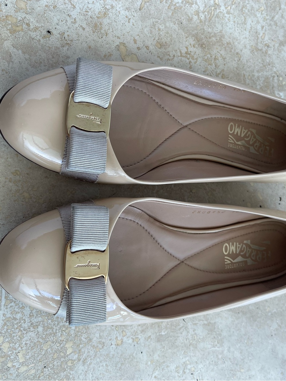 Salvatore Ferragamo Beige Patent Leather Vara Bow Flats - Picture 7 of 7